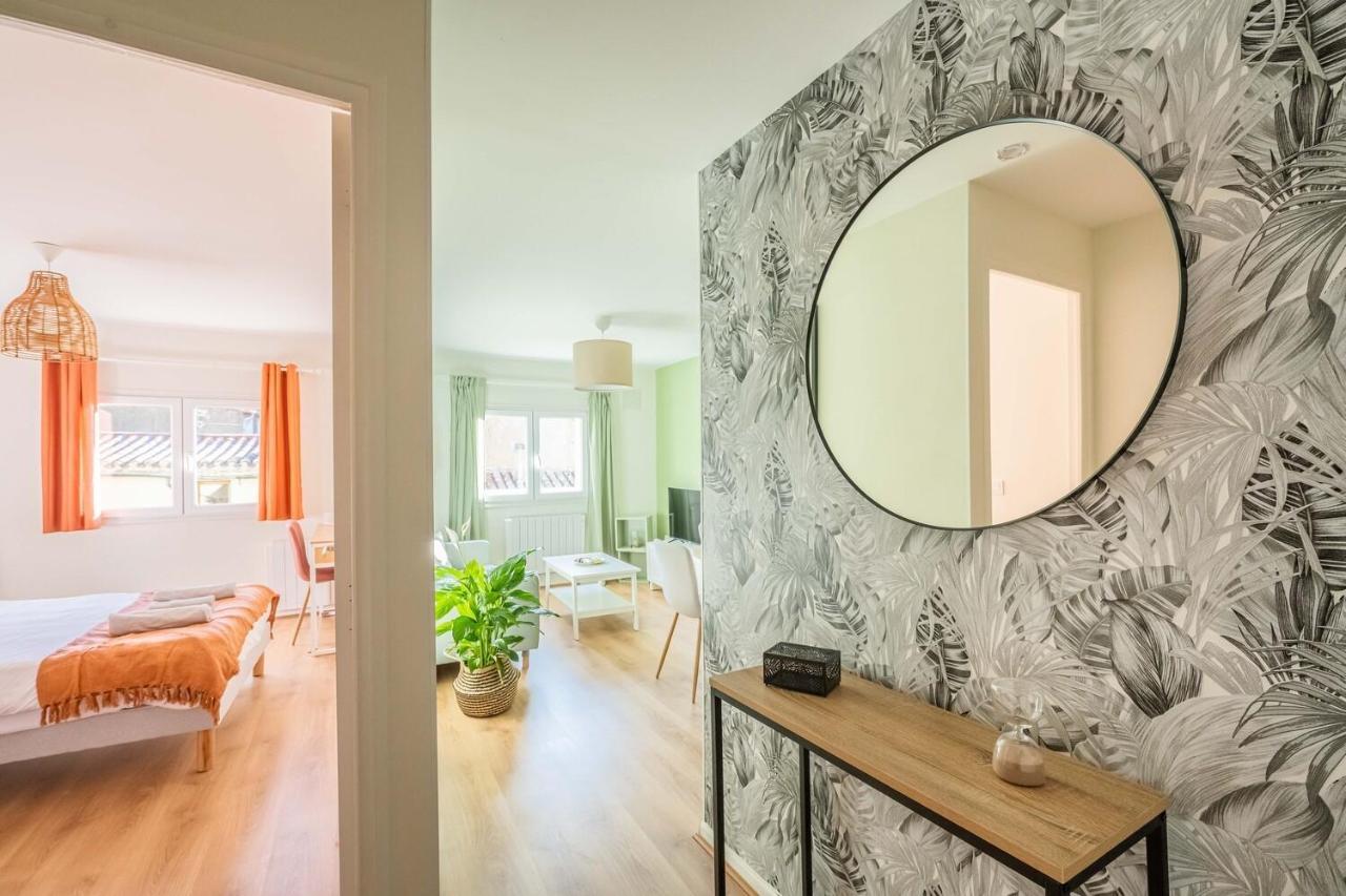 Le Bicolore ~ Rue Calme ~ Centre-ville Apartment