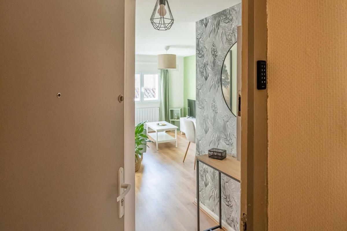 Le Bicolore ~ Rue Calme ~ Centre-ville Apartment *